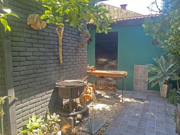 Venta- casa en una planta- 4 ambientes- patio- pileta- garaj