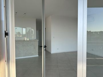 Local VEN Street  Center, Villanueva - Tigre - Laguna Grande