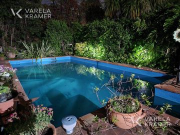 Casa en venta en Martinez con pileta y jardín