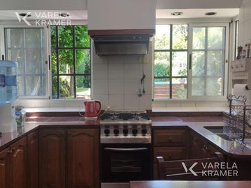 Casa en venta en Martinez con pileta y jardín