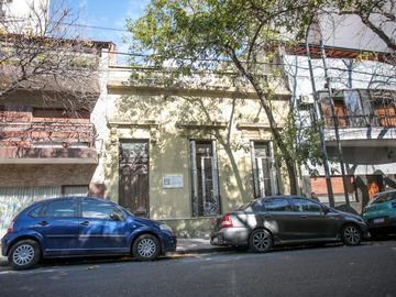 P.H. de 4 ambientes con  patio cubierto, terraza en Boedo
