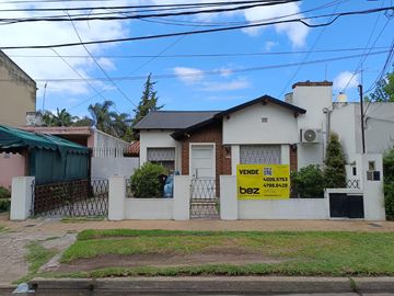 TERRENO CON 2 CHALET CONSTRUIDOS - EN GRAN ESTADO