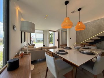 Tumbaco, Casa en Venta, 171m2, 4 Habitaciones