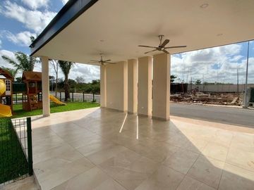 Casa de 3 recámaras en venta  dentro de privada en Conkal