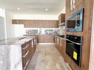 Casa de 3 recámaras en venta  dentro de privada en Conkal