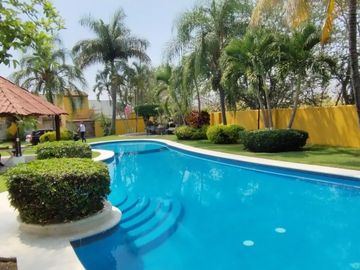 ¡Casa en venta frente a la alberca y palapa! 🏡