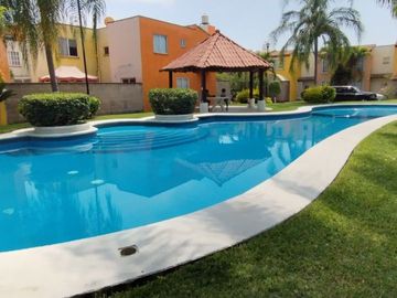 ¡Casa en venta frente a la alberca y palapa! 🏡