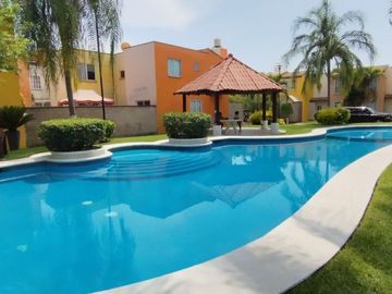 ¡Casa en venta frente a la alberca y palapa! 🏡