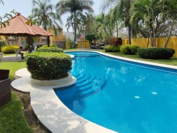 ¡Casa en venta frente a la alberca y palapa! 🏡