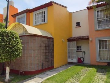 ¡Casa en venta frente a la alberca y palapa! 🏡