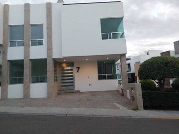 🏡 ¡Oportunidad Única Casa en Venta en Claustros de la Catedral – Centro Sur!