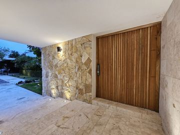 En Venta, Residencia de Lujo en exclusiva Privada dentro de Mérida, Yucatán