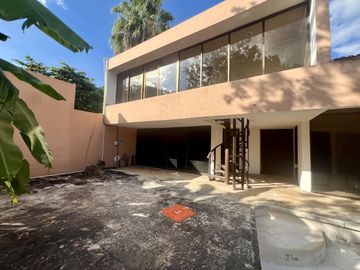 En Venta, Casa en la Col. México Nte, Esquina, 6 Rec. 6 baños Terreno 1,160 m2