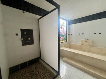 En Venta, Casa en la Col. México Nte, Esquina, 6 Rec. 6 baños Terreno 1,160 m2