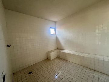 En Venta, Casa en la Col. México Nte, Esquina, 6 Rec. 6 baños Terreno 1,160 m2
