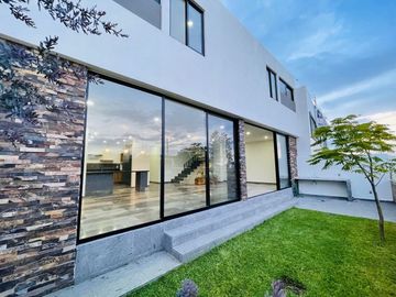 Casa en Venta en Soaré 2 Coto 1, Solares, Zapopan, Jalisco.