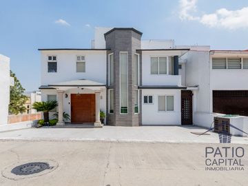 Venta de Casa en Bosque Esmeralda, Atizapán
