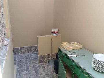 Se Alquila Casita para negocio o residencia.
