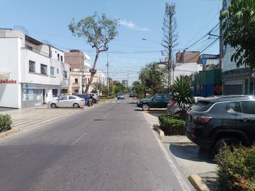 Se Alquila Casita para negocio o residencia.