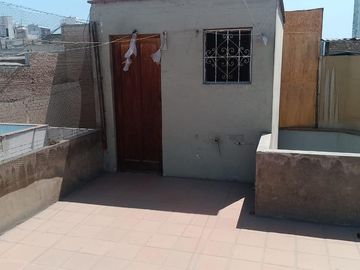 Se Alquila Casita para negocio o residencia.