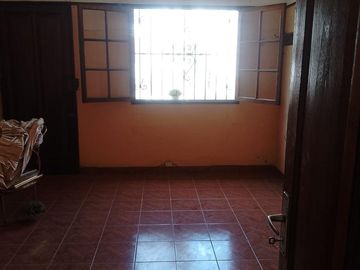 Se Alquila Casita para negocio o residencia.