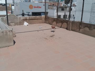 Se Alquila Casita para negocio o residencia.