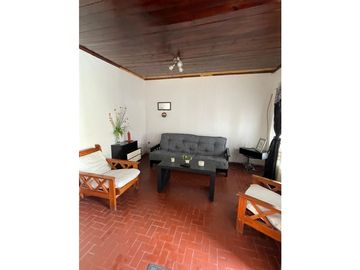 casa dos habitaciones y garage
