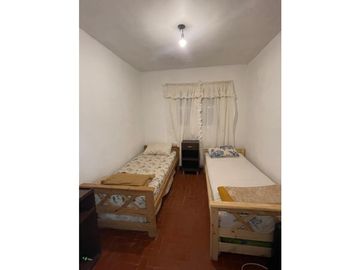 casa dos habitaciones y garage