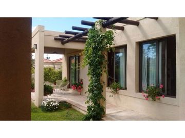 CASA EN VENTA RINCÓN DE ARAOZ