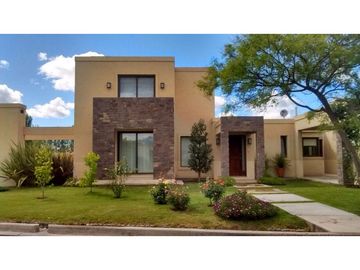 CASA EN VENTA RINCÓN DE ARAOZ