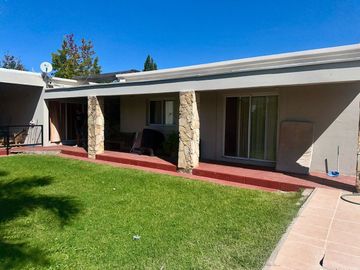 VENTA HERMOSA CASA EN BARRIO SOLARES DE MAIPU