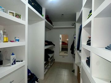 VENTA HERMOSA CASA EN BARRIO SOLARES DE MAIPU