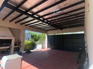 VENTA HERMOSA CASA EN BARRIO SOLARES DE MAIPU