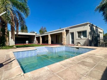 VENTA HERMOSA CASA EN BARRIO SOLARES DE MAIPU