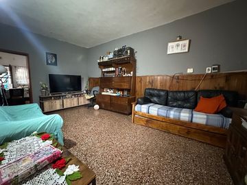 VENTA CASA 3 AMB C/PATIO Y GARAGE - CLAYPOLE