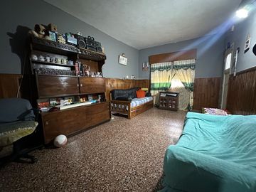 VENTA CASA 3 AMB C/PATIO Y GARAGE - CLAYPOLE