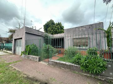 VENTA CASA 3 AMB C/PATIO Y GARAGE - CLAYPOLE