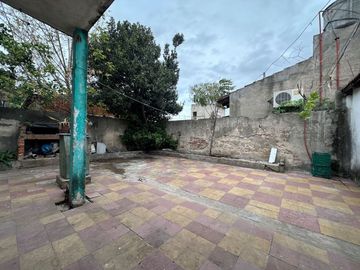 VENTA CASA 3 AMB C/PATIO Y GARAGE - CLAYPOLE