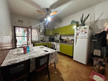 VENTA CASA 3 AMB C/PATIO Y GARAGE - CLAYPOLE