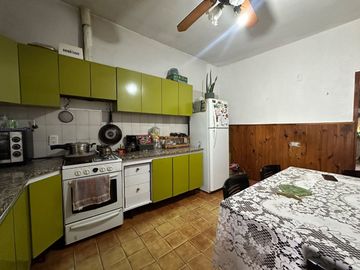 VENTA CASA 3 AMB C/PATIO Y GARAGE - CLAYPOLE