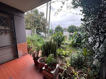 VENTA CASA 3 AMB C/PATIO Y GARAGE - CLAYPOLE