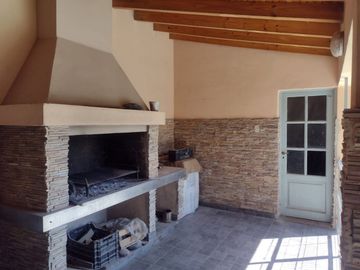 CASA EN VENTA DE 3 DORMITORIOS- LUZURIAGA - MAIPÚ
