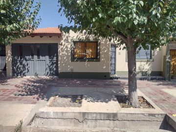 CASA EN VENTA DE 3 DORMITORIOS- LUZURIAGA - MAIPÚ