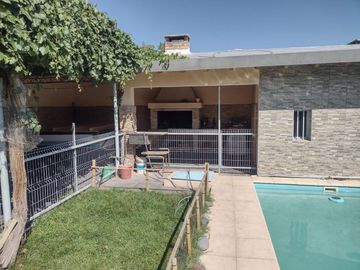 CASA EN VENTA DE 3 DORMITORIOS- LUZURIAGA - MAIPÚ