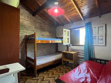 Venta casa 5 ambientes Camet Norte con parque