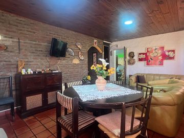 Venta casa 5 ambientes Camet Norte con parque