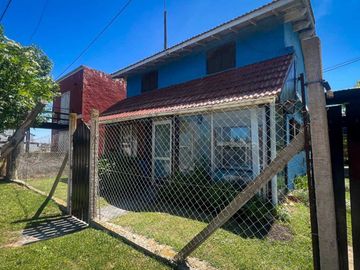 Venta casa 5 ambientes Camet Norte con parque