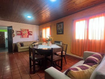 Venta casa 5 ambientes Camet Norte con parque