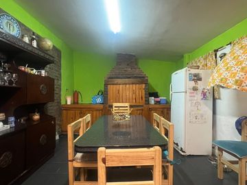 Venta casa 5 ambientes Camet Norte con parque