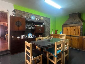 Venta casa 5 ambientes Camet Norte con parque